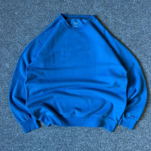 Blue Fruit of the loom sweatshirt 